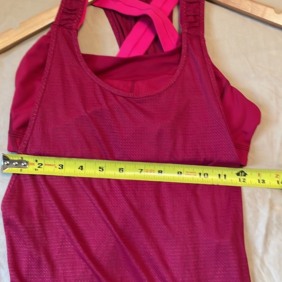 Lululemon top size 4 fuchsia pink - Picture 3 of 5